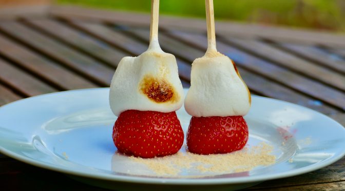 Prickelnde Marshmallows Erdbeeren